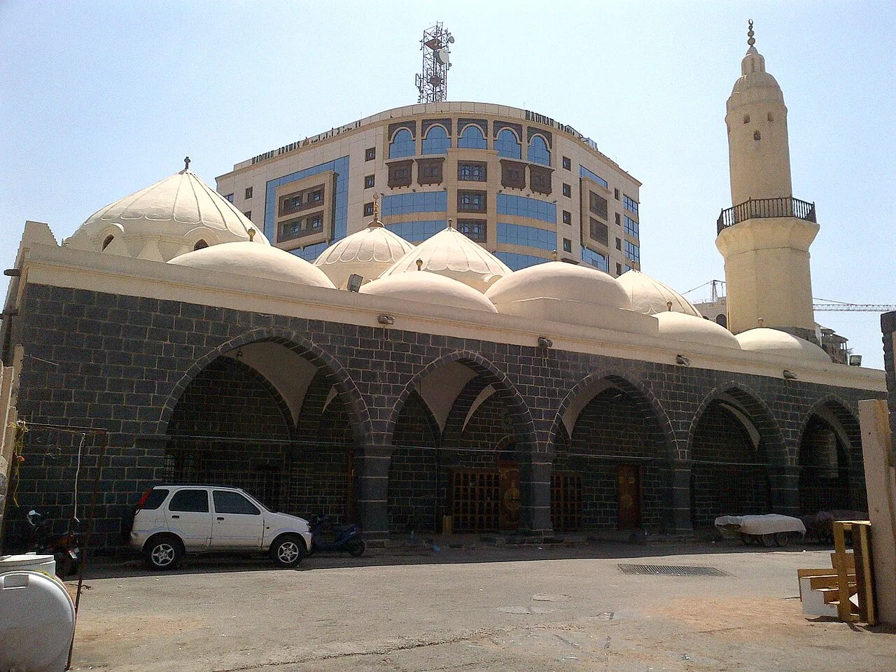 Masjid Al-Ghamamah exterior in Madinah.