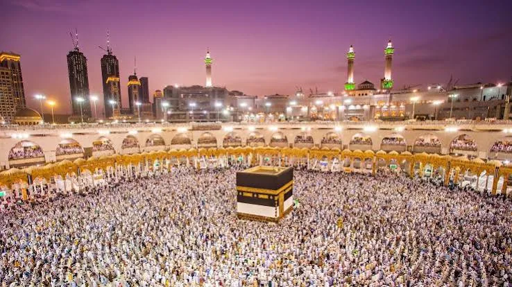 Masjid al-Haram at night.